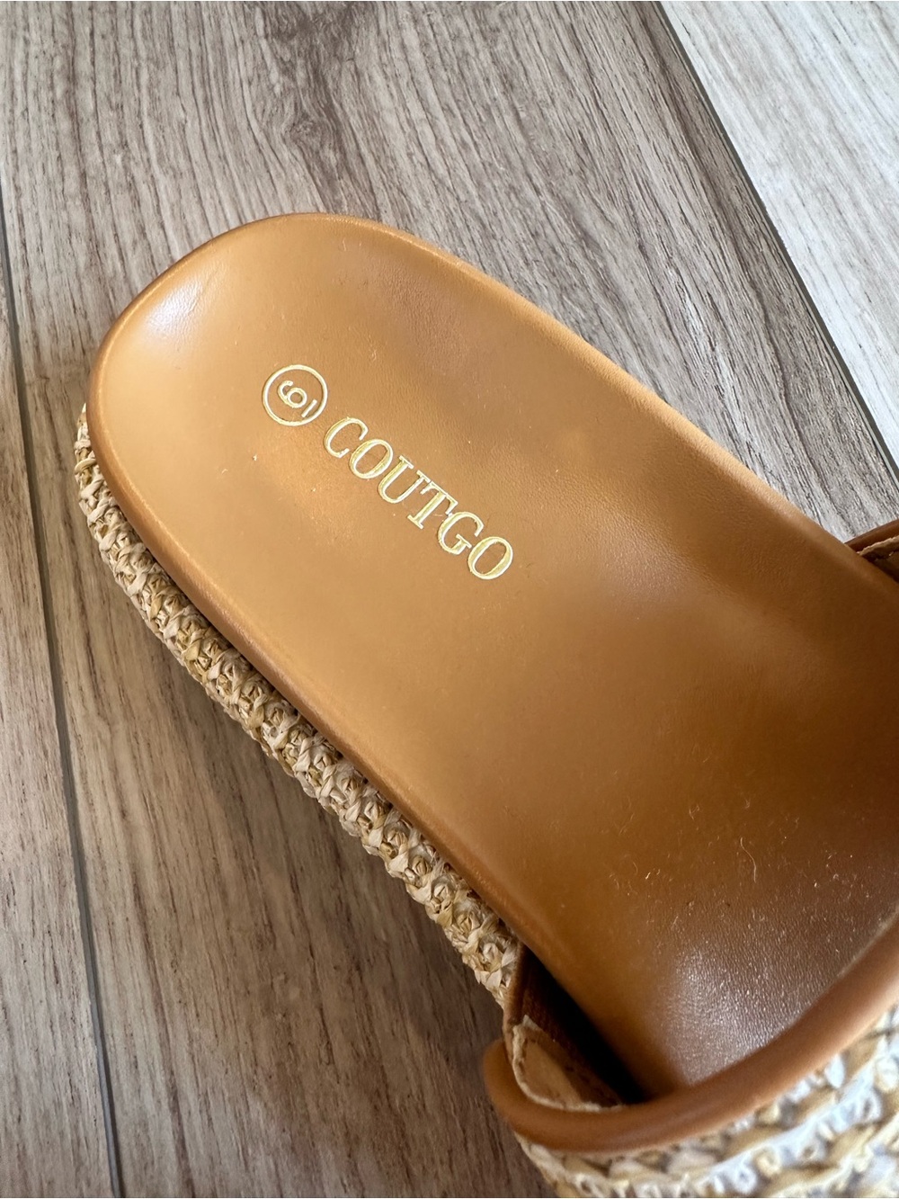 Brand New Coutgo Tan Woven Platform Slide Mules with Gold Chain Accent - Picture 9 of 9